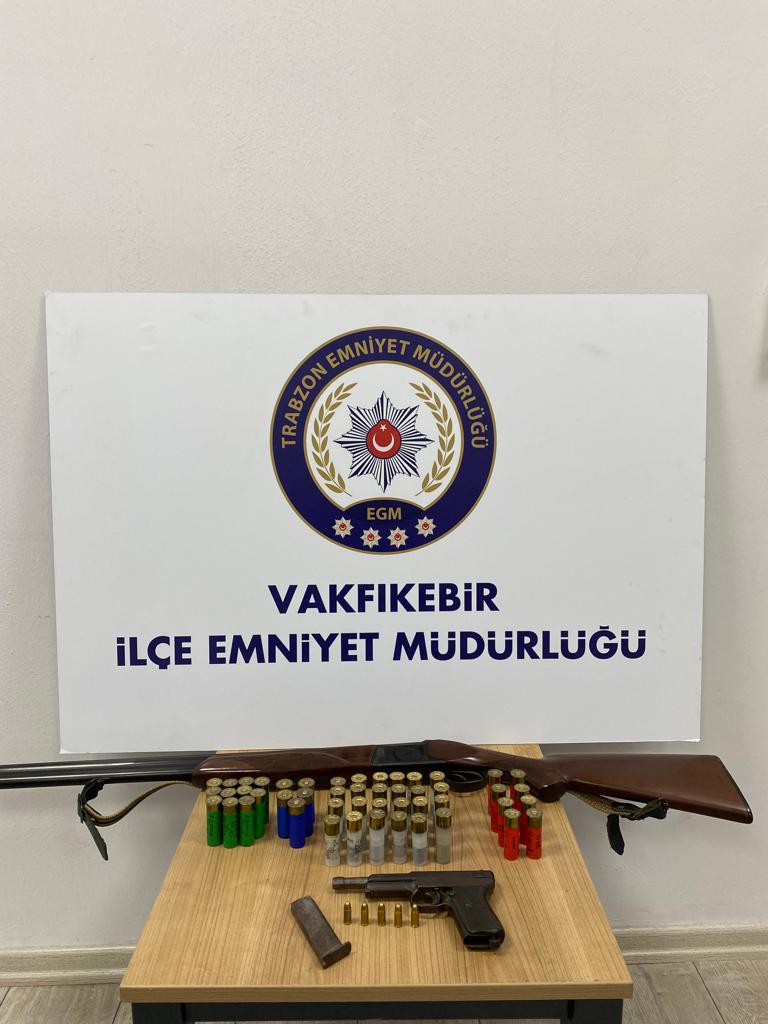 Vakfıkebir’de ruhsatsız tabanca ve av tüfeği yakalandı