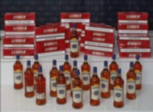 Sahte alkollü içki ve gümrük kaçağı sigara ele geçirildi 