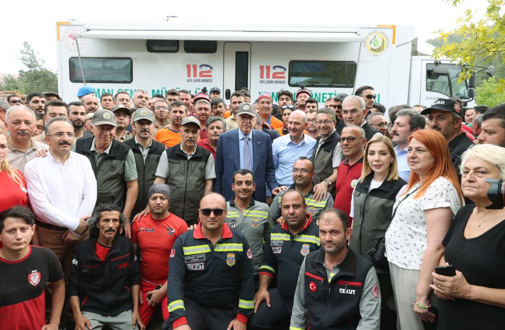 Erdoğan, Marmaris’teki yangın koordinasyon merkezi’ni ziyaret etti