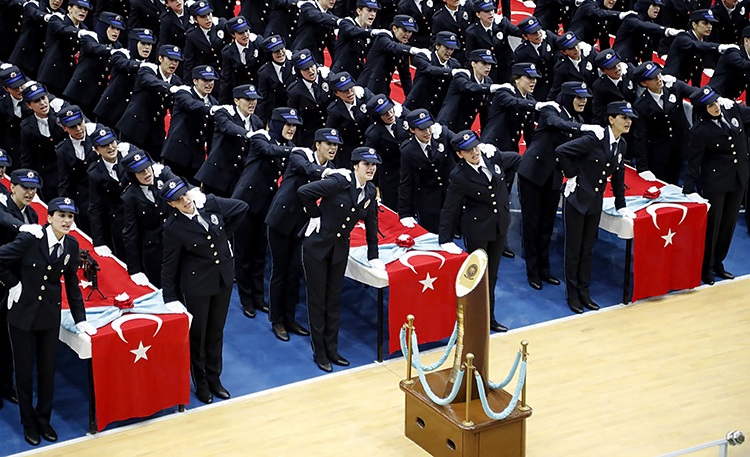 İstanbul’da 499 kadın polis memuru mezuniyet sevinci yaşadı