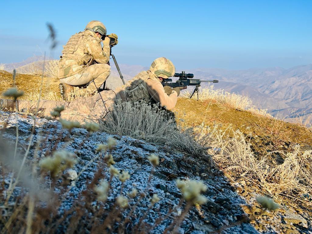 Diyarbakır’da Eren Abluka Sonbahar-Kış-21 Şehit Jandarma Uzman Çavuş Mehmet Çelik operasyonu başlatıldı.