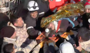 Kahramanmaraş’ta depremin 198’inci saatinde iki kardeş enkaz altından çıkarıldı