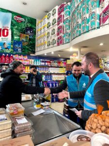 Mavi yelekliler Akçaabat sokaklarında