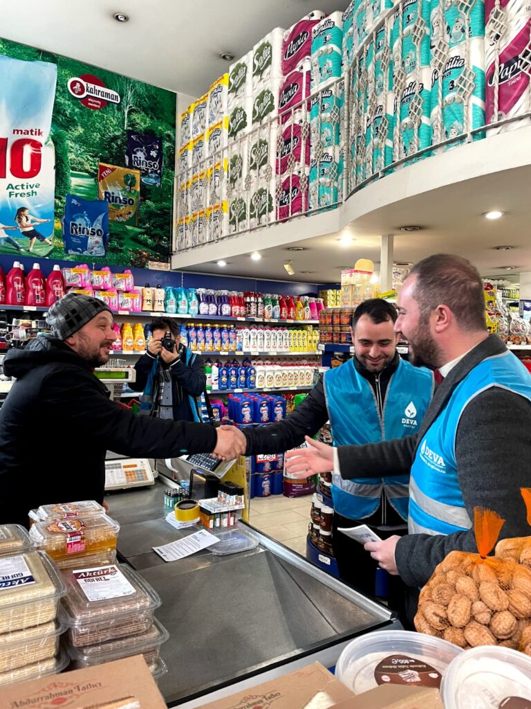 Mavi yelekliler Akçaabat sokaklarında