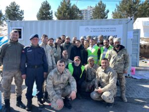 Vali Çiçek hayatı normalleştirme çabası Elbistan’da devam ediyor 