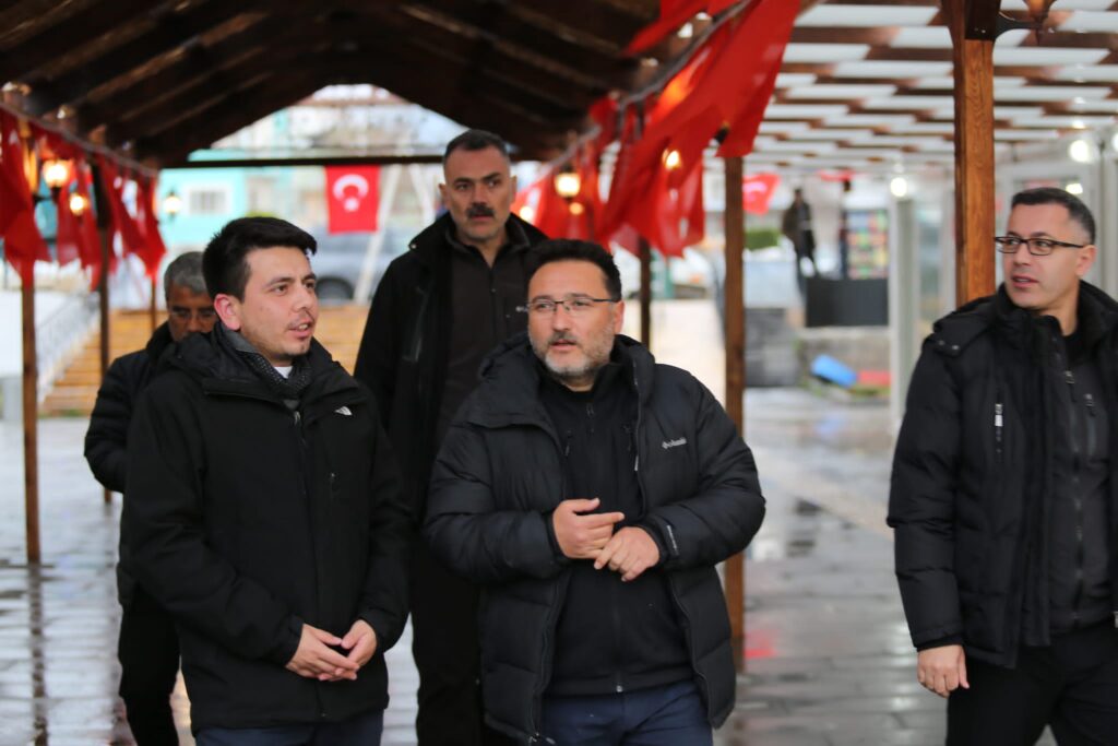 Vali Gökmen Çiçek’in elinin değdiği yerde çiçek bitiyor