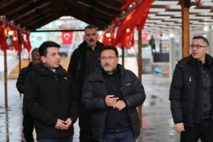 Vali Gökmen Çiçek’in elinin değdiği yerde çiçek bitiyor
