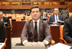 Ahmet Kaya: Yurtlar boş duracaksa üniversiteleri neden eğitime kapattınız?