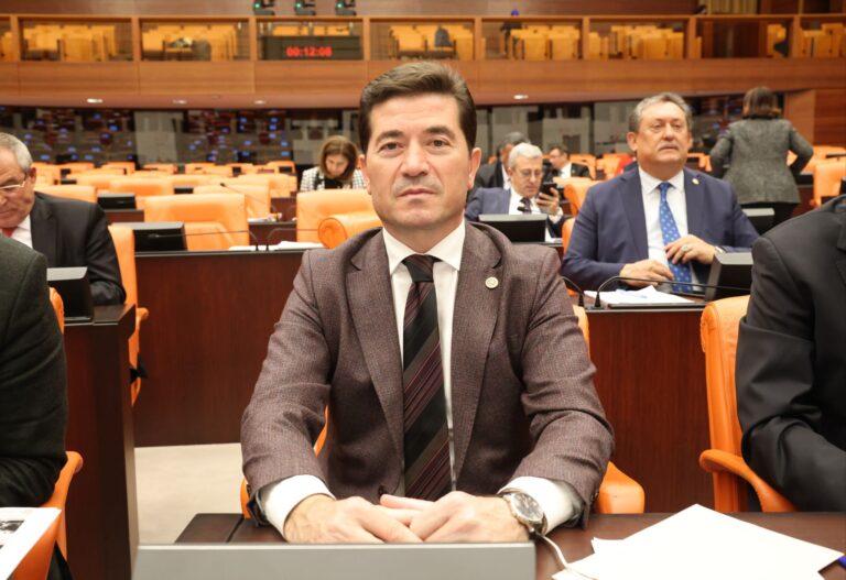 Ahmet Kaya: Yurtlar boş duracaksa üniversiteleri neden eğitime kapattınız?