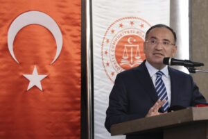 Bekir Bozdağ: Hukuk işleyecek, hak eden hak ettiğini eninde sonunda bulacak 