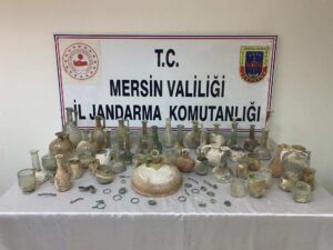 Mersin’de tarihi eser operasyonu 2 şüpheli tarihi eserlerle birlikte yakalandı