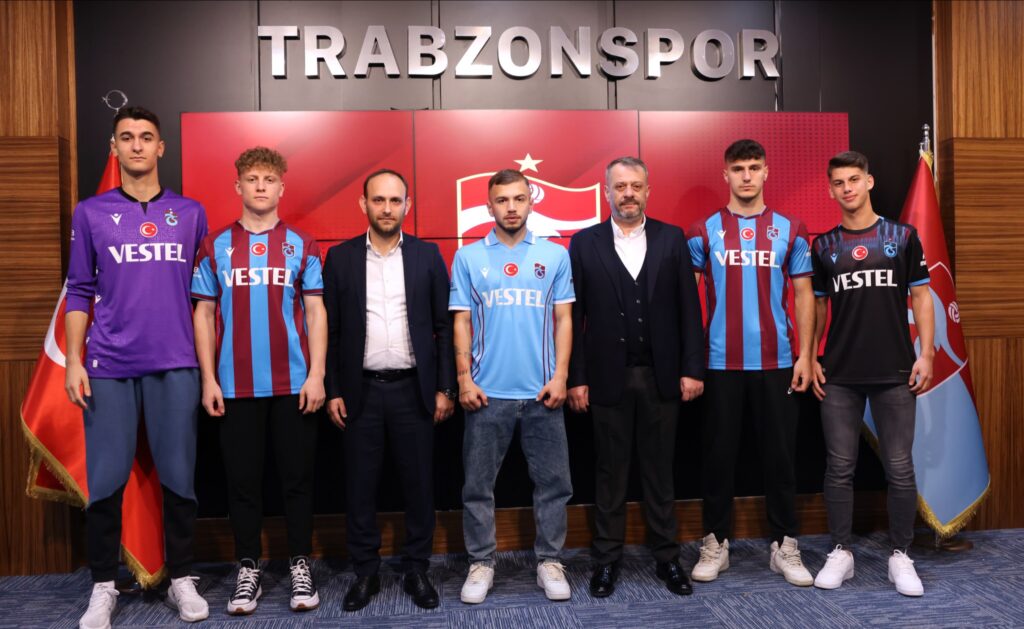 Trabzonspor beş oyuncuyla profesyonel sözleşme imzaladı 