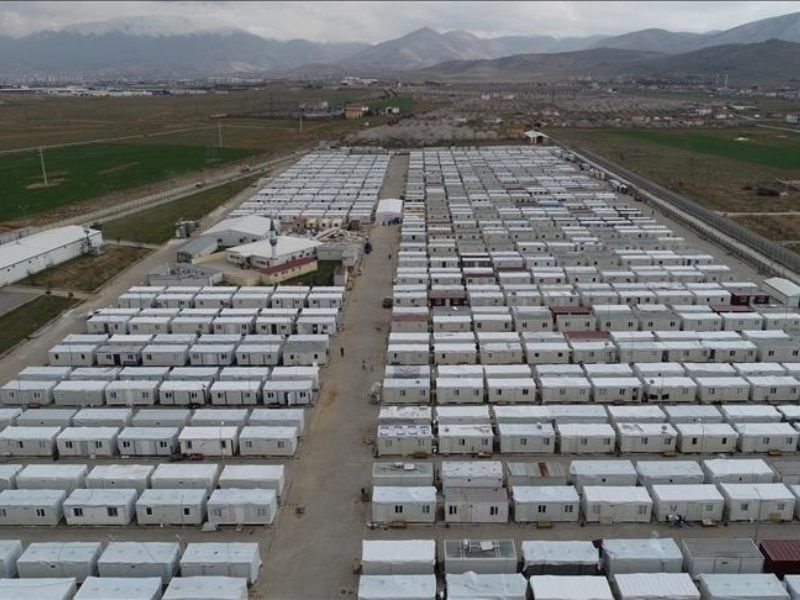 Deprem bölgelerinde 345 çadır kent ve 305 konteyner kent kuruldu