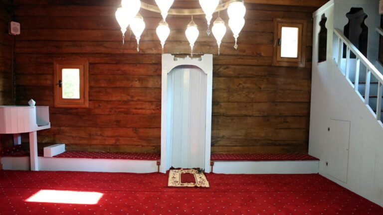 “İsraf, tüketirken tükenmek” konulu cuma hutbesi.