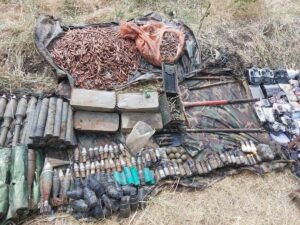 Mehmetcik inlerine tek tek girmeye devam ediyor.