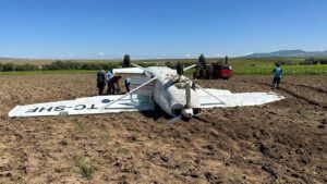 Nevşehir’e gelen eğitim uçağı, Aksaray’da tarlaya düştü