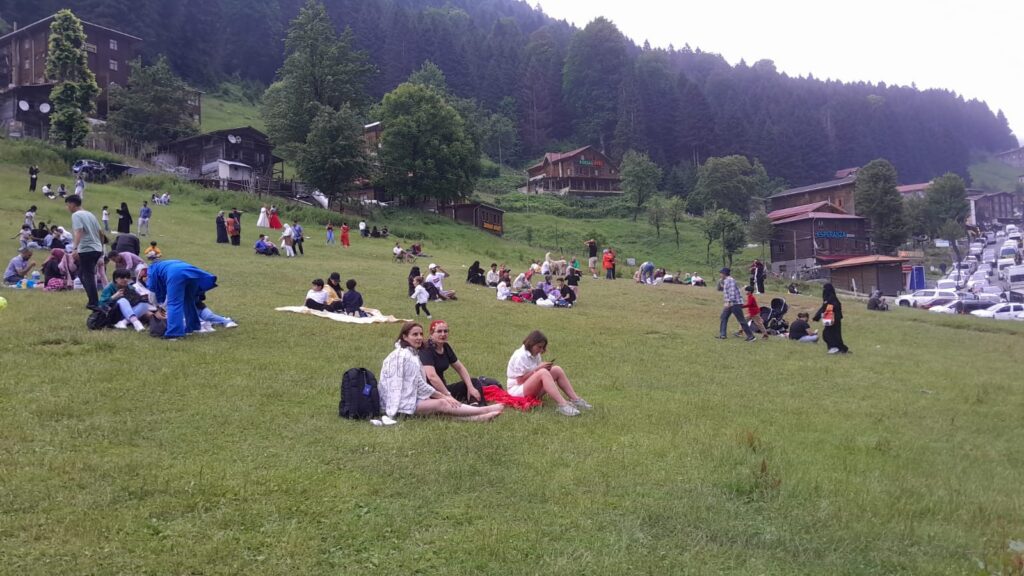 Dünyaca ünlü Ayder yaylası ve devamında ki yaylalara binlerce turist geldi