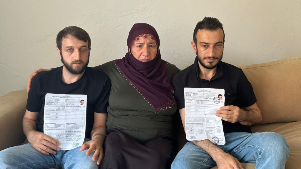 Sultanbeyli’de böbrek hastası iki kardeş yaklaşık 10 yıldır nakil bekliyor