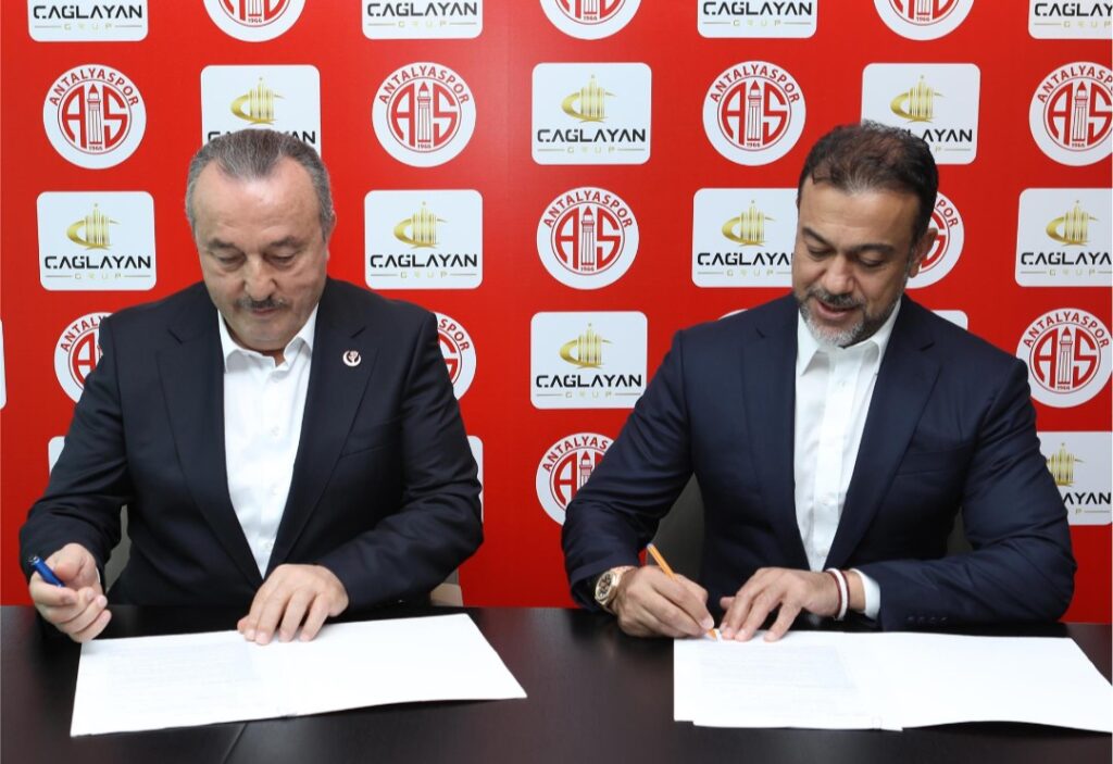 Antalyaspor’da yeni forma göğüs sponsoru Çağlayan Grup