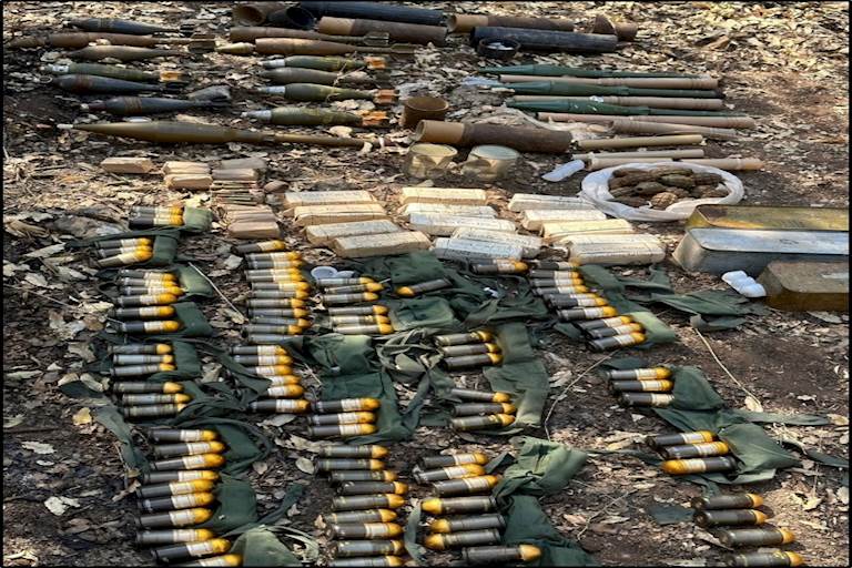 Pençe-Kilit operasyonu bölgesinde teröristlere ait silah ve mühimmat ele geçirildi