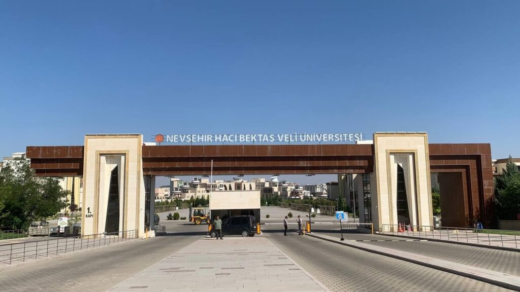 NEVÜ Rektöründen üniversite güvenliğine komik talimat