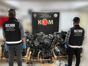 İzmir’in 8 ilçesinde kaçakçılık operasyonu  İzmir