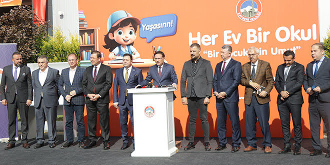 20 Bin öğrenciye çalışma masası ve kitaplık dağıtıldı 