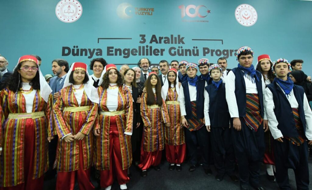 Bakan Yusuf Tekin, engelsiz yaşam fuarı ve farkındalık zirvesi’ni ziyaret etti