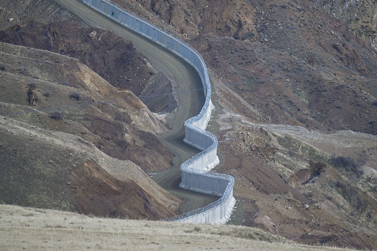 Van-İran sınırına örülen güvenlik duvarının 170 kilometresi tamamlandı