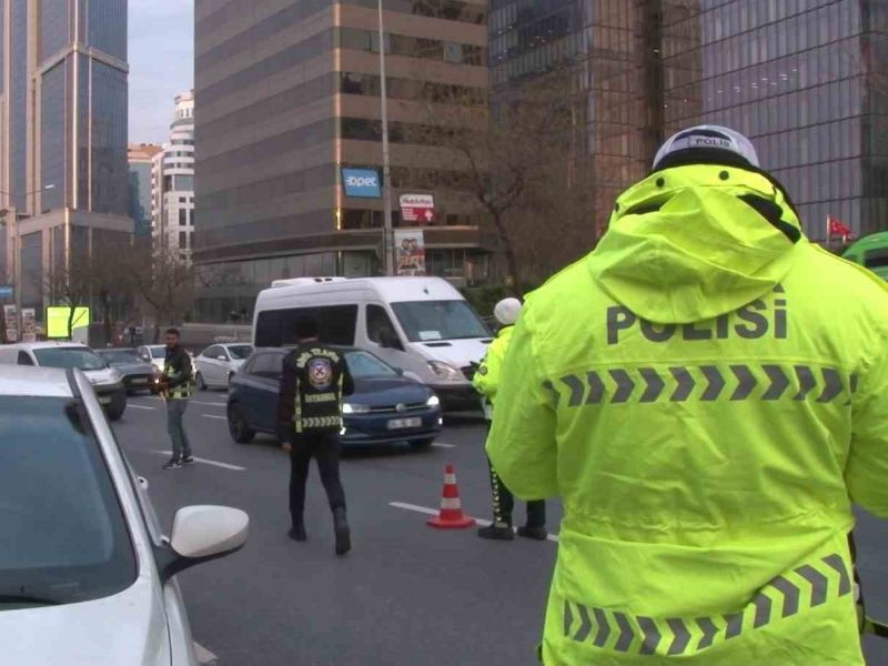 Sarıyer’de okul çevresindeki denetimler devam ediyor