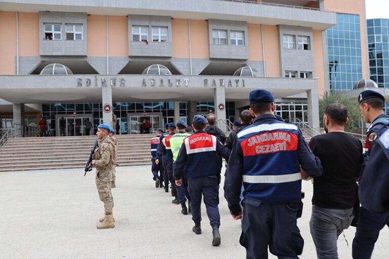 Edirne’de FETÖ ve PKK/KCK silahlı terör örgütü üyesi 13 şahıs yakalandı 