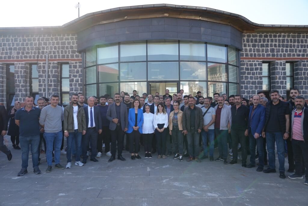 DBB Eş Başkanları, belediye birimleri ve DİSKİ personeliyle bir araya geldi