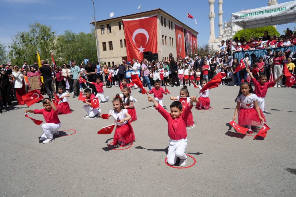 Iğdır’da 23 Nisan Ulusal Egemenlik ve Çocuk Bayramı coşkuyla kutlandı
