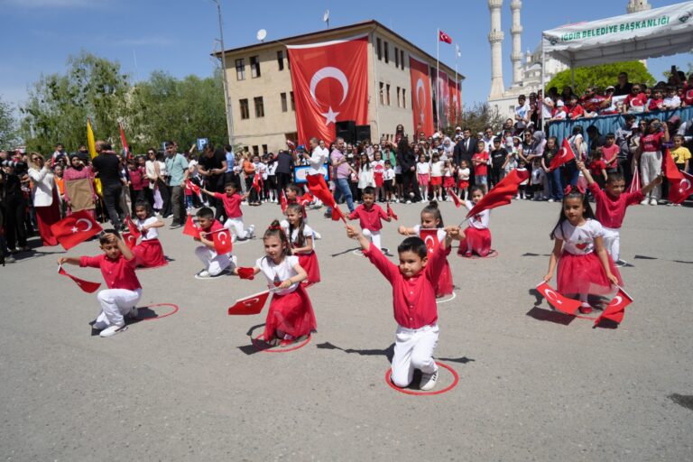 Iğdır’da 23 Nisan Ulusal Egemenlik ve Çocuk Bayramı coşkuyla kutlandı