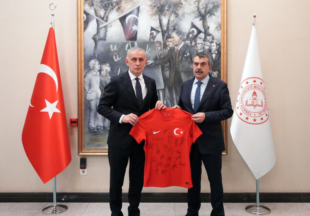 Başkan Hacıosmanoğlu Milli Eğitim Bakanı Yusuf Tekin ile bir araya geldi