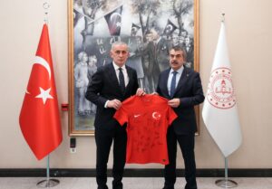 Başkan Hacıosmanoğlu Milli Eğitim Bakanı Yusuf Tekin ile bir araya geldi