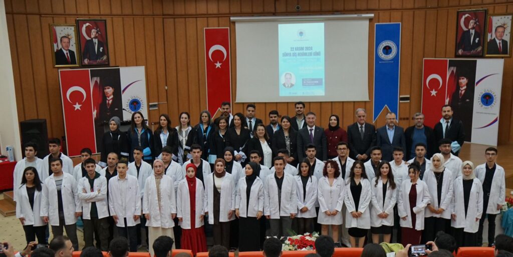 Diş hekimi adayları beyaz önlüklerini giydi