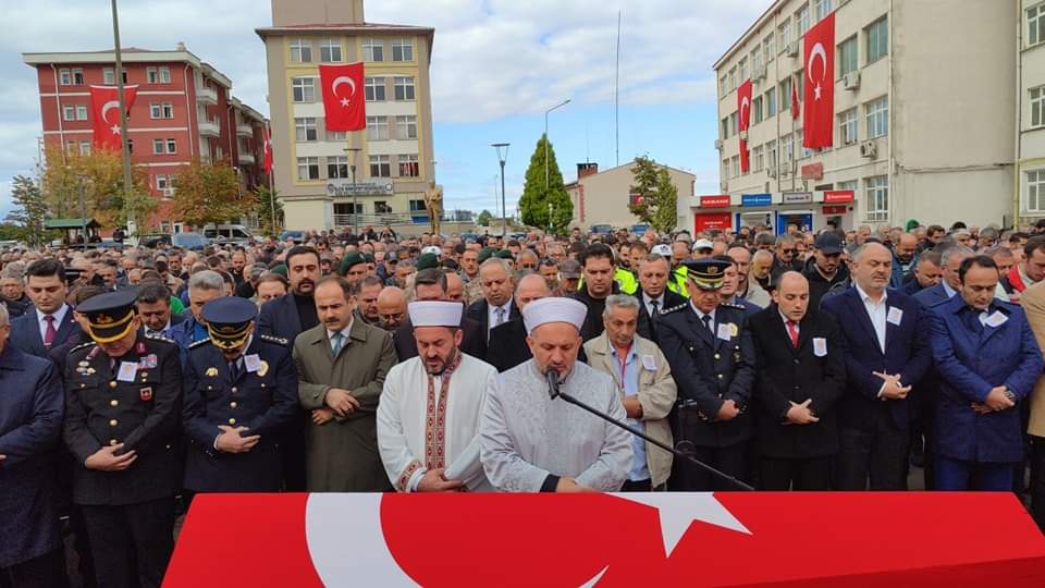 Eynesil’li şehit polis Öğün Yürümez son yolculuğuna uğurlandı