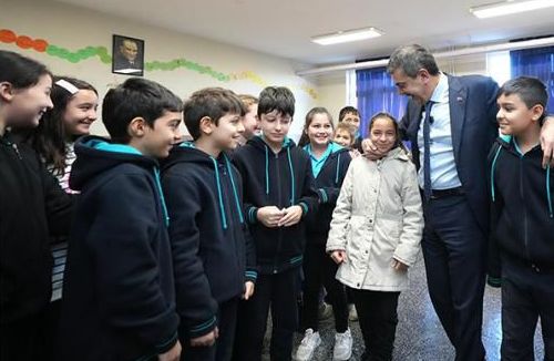 Bakan Tekin’den Bartın’da öğrenci ve öğretmenlere sürpriz ziyaret