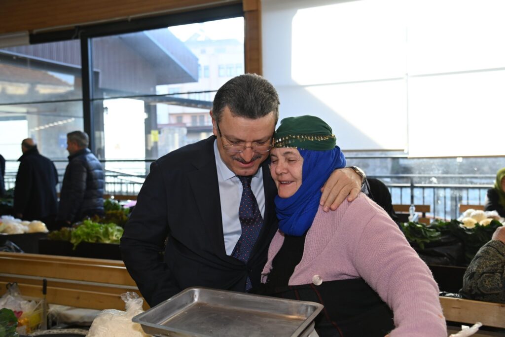 Başkan Genç Kadınlar halini ziyaret etti