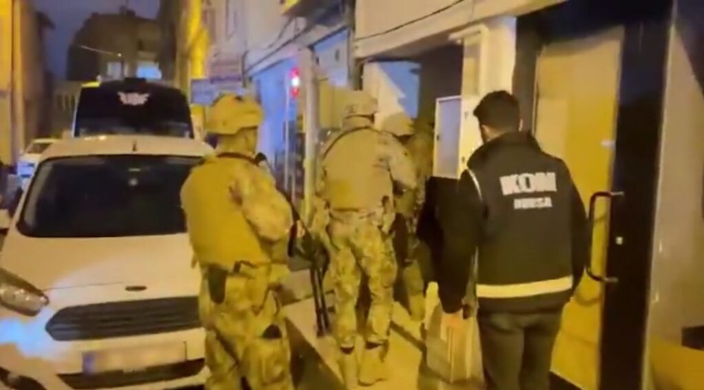 6 İlde 8 ayrı suç örgütüne operasyon 74 kişi yakalandı