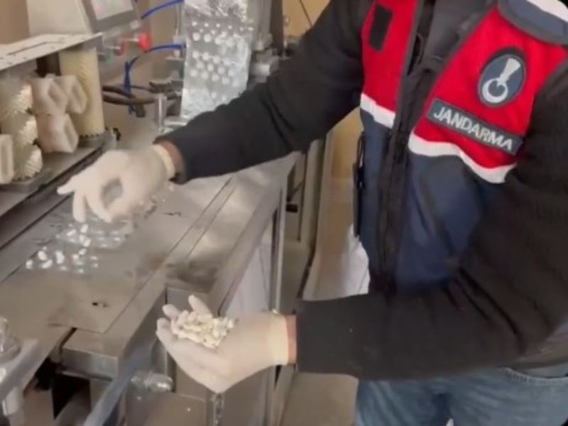 Sahte kanser ilacı imal eden çete çökertildi