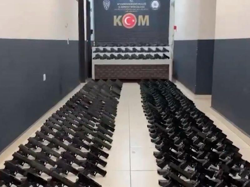 Afyonkarahisar’da 3450 tabanca gövdesi ele geçirildi