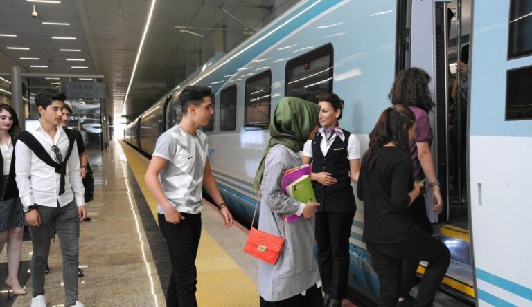 Tren seferlerinde aile yılı indirimi