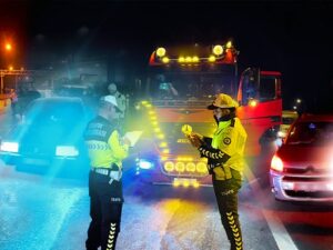 2025 yılında standart dışı ışık (far) kullanan 26822 sürücüye araca işlem yapıldı