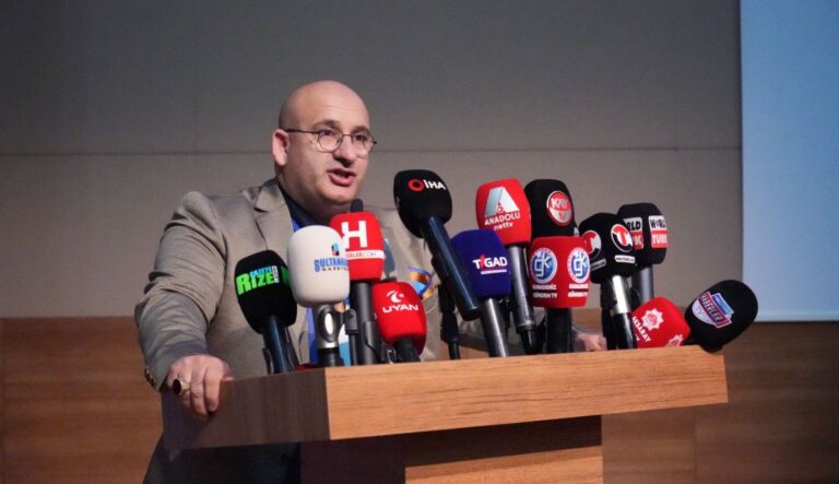 Başkan Geçgel:Özgür Basın için gazetecilerin şartları iyileştirilmeli