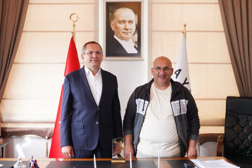 Başkan Geçgel Ayvalık Belediye Başkanını ziyaret etti