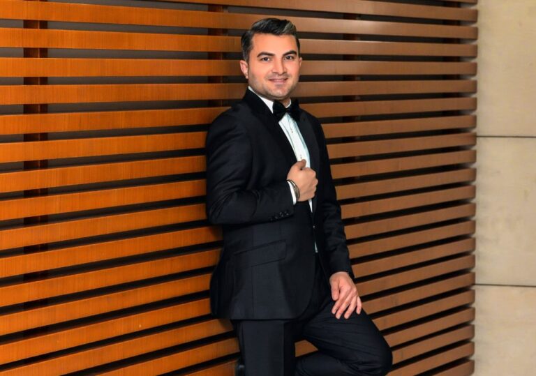 Ferit Evgi:Işığın ve ilhamın yolculuğu