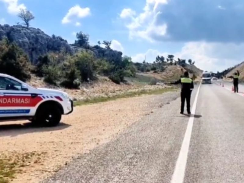 Yerlikaya:Havadan yapılan trafik denetimlerinde 37 bin 56 araca sürücüye işlem yapıldı
