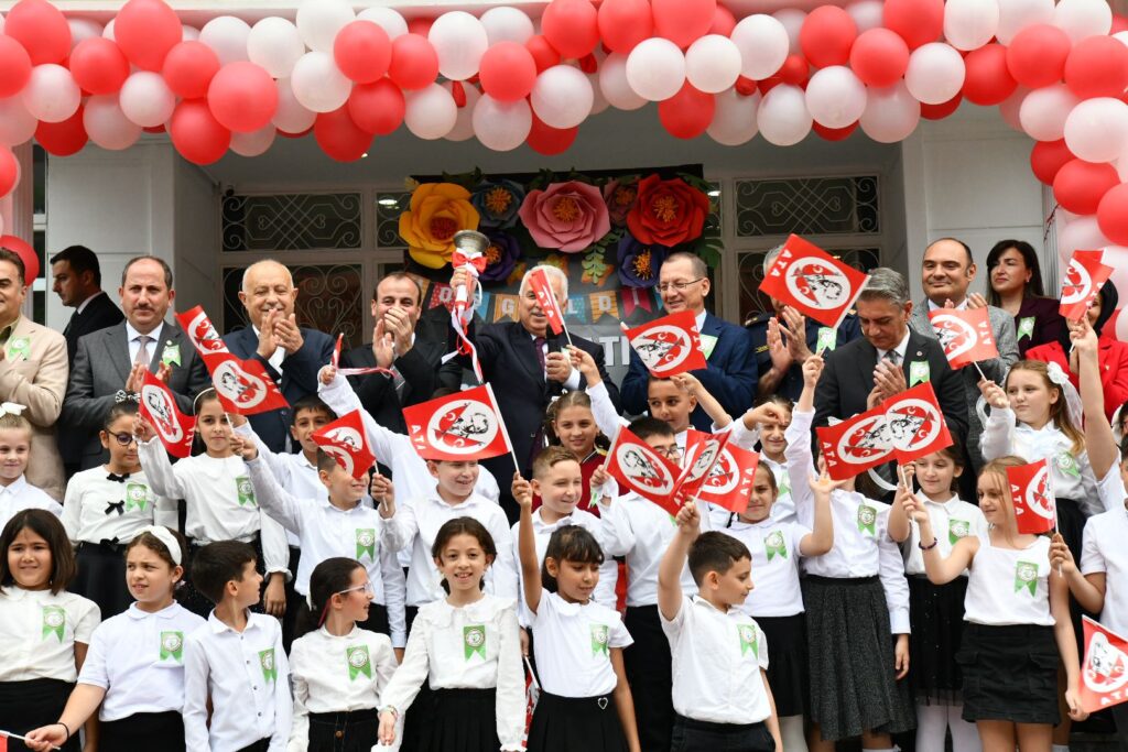 Trabzon’da ilk ders zili çaldı 